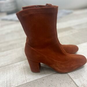 Excellent condition suede Aquatalia boots
